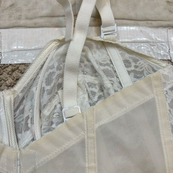 Ladies‎ Vintage Union Made Goddess Brand White Bustier Size 42FF - Picture 10 of 13